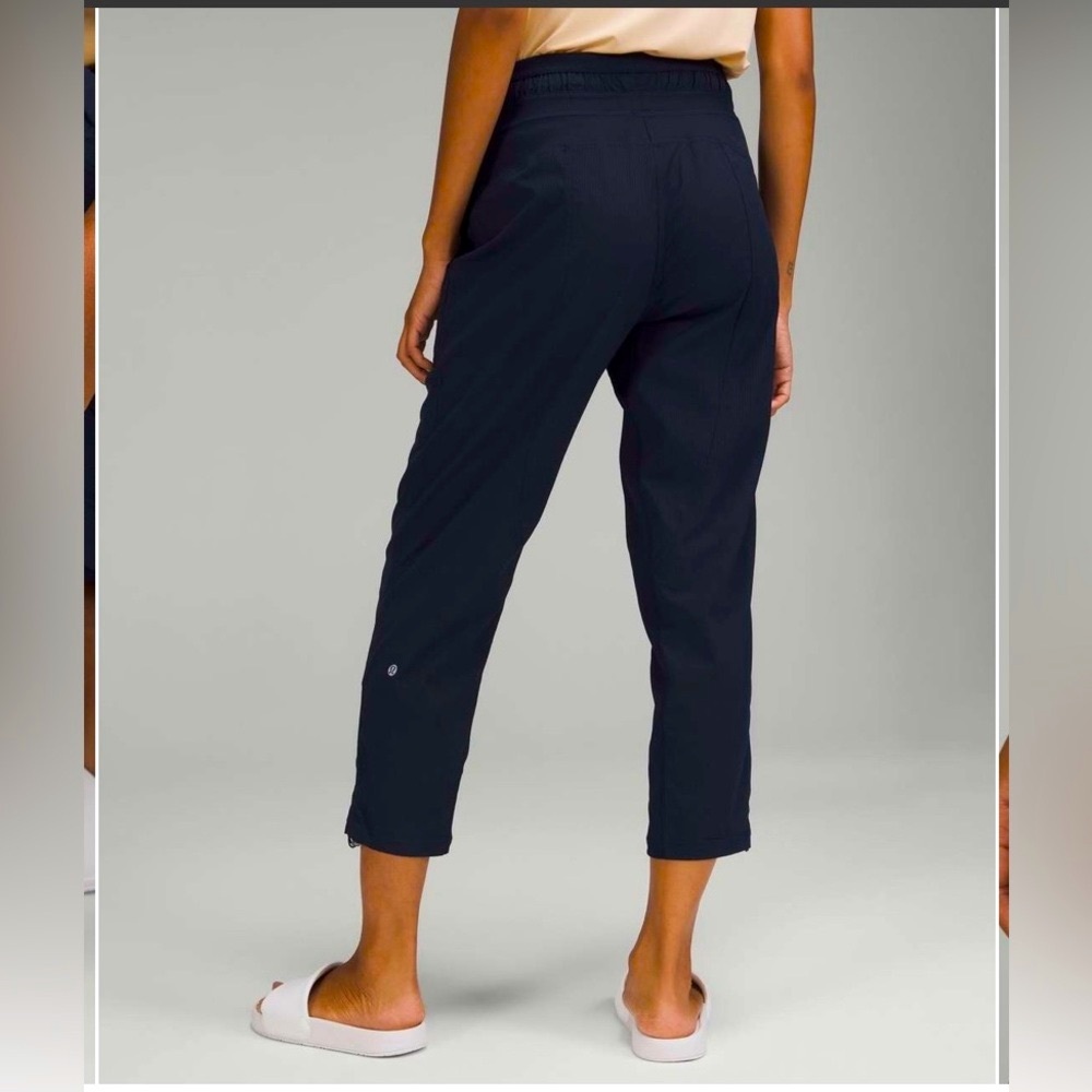 🍋Women’s Lululemon Dance Studio Mid-Rise Crop 25" size 14 navy🍋